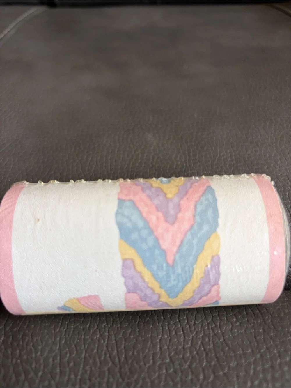 Vintage United Border Wallpaper Trim in Pink and Pastel Accents